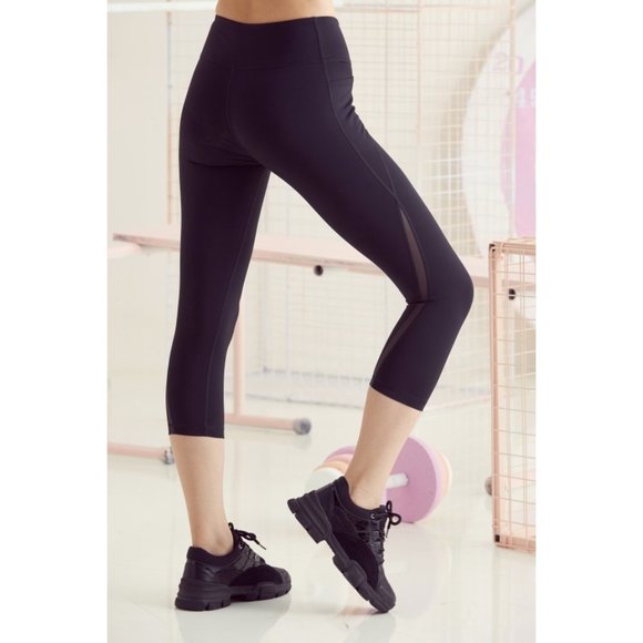 Spiral lace capri black yoga leggings - Picture 1 of 2